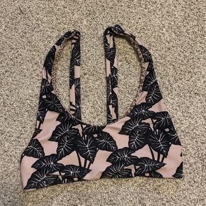 Acacia kini top